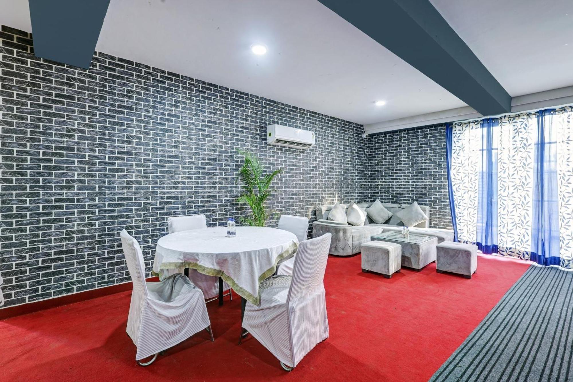 Super Townhouse Tipsyy Near Bestech Central Square Mall Gurgaon Exterior photo